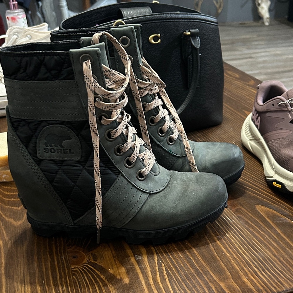 Sorel Women's Black and Gray Lace Up Boots